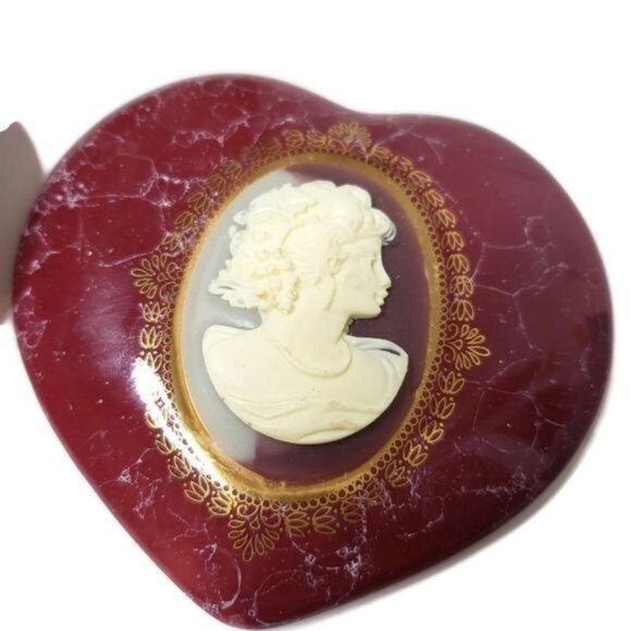 Mount Clemens Pottery Heart-Shaped Ceramic Keepsake Box With Cameo Design - Picture 7 of 7